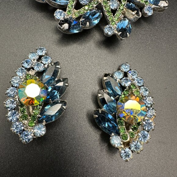 Vintage Juliana D&E Large Blue Rhinestones Brooch and Clip on Earrings Set - Picture 2 of 16